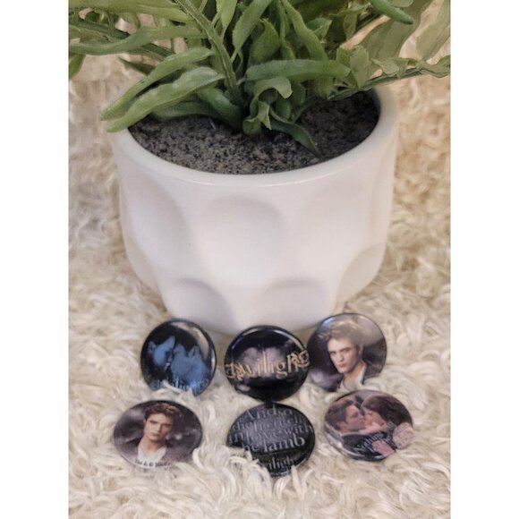 Collectible The Twilight Saga:  Twilight Movie Pins, Set of 6 - Picture 2 of 10
